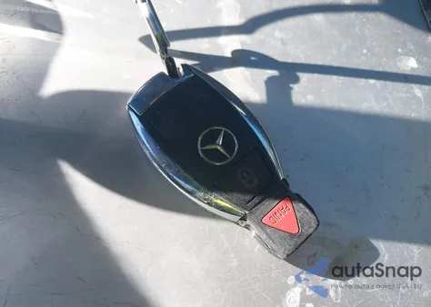 2013 Mercedes-Benz C 250 Sport z USA, uszkodzony, nr VIN WDDGF4HB9DA755681